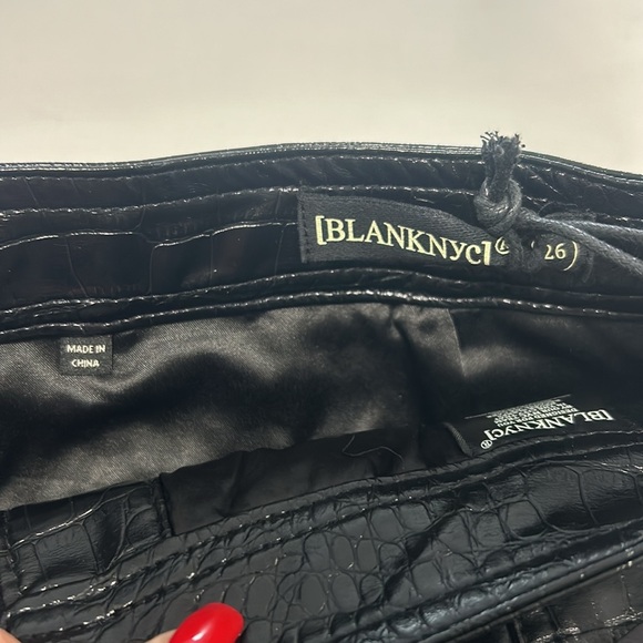 Blank NYC faux croc mini skirt size 26 - Picture 3 of 5